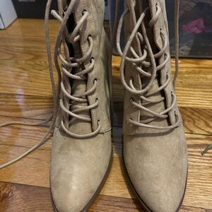 Women's Lace-Up Ankle Boots - Tan